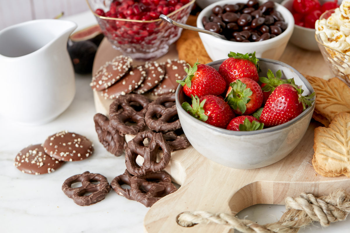 Create a stunning Sundae Grazing Board with tips and ideas. Elevate your party with the ultimate ice cream sundae experience!